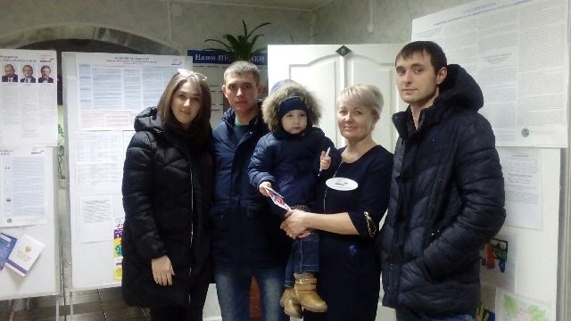 «Всей семьей в будущее» – под таким девизом пришли на выборы Президента России 18 марта избиратели Волгодонского района