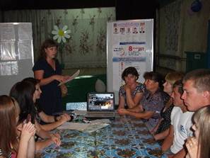 Встреча с впервые голосующими избирателями в участковой избирательной комиссии № 509  в период подготовки к выборам депутатов Донского парламента, август 2013 год